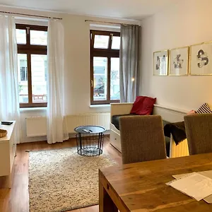 Hinterhaus No4 Apartment